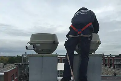 Onderhoud aan dakventilatoren door Luchtklimaat Service